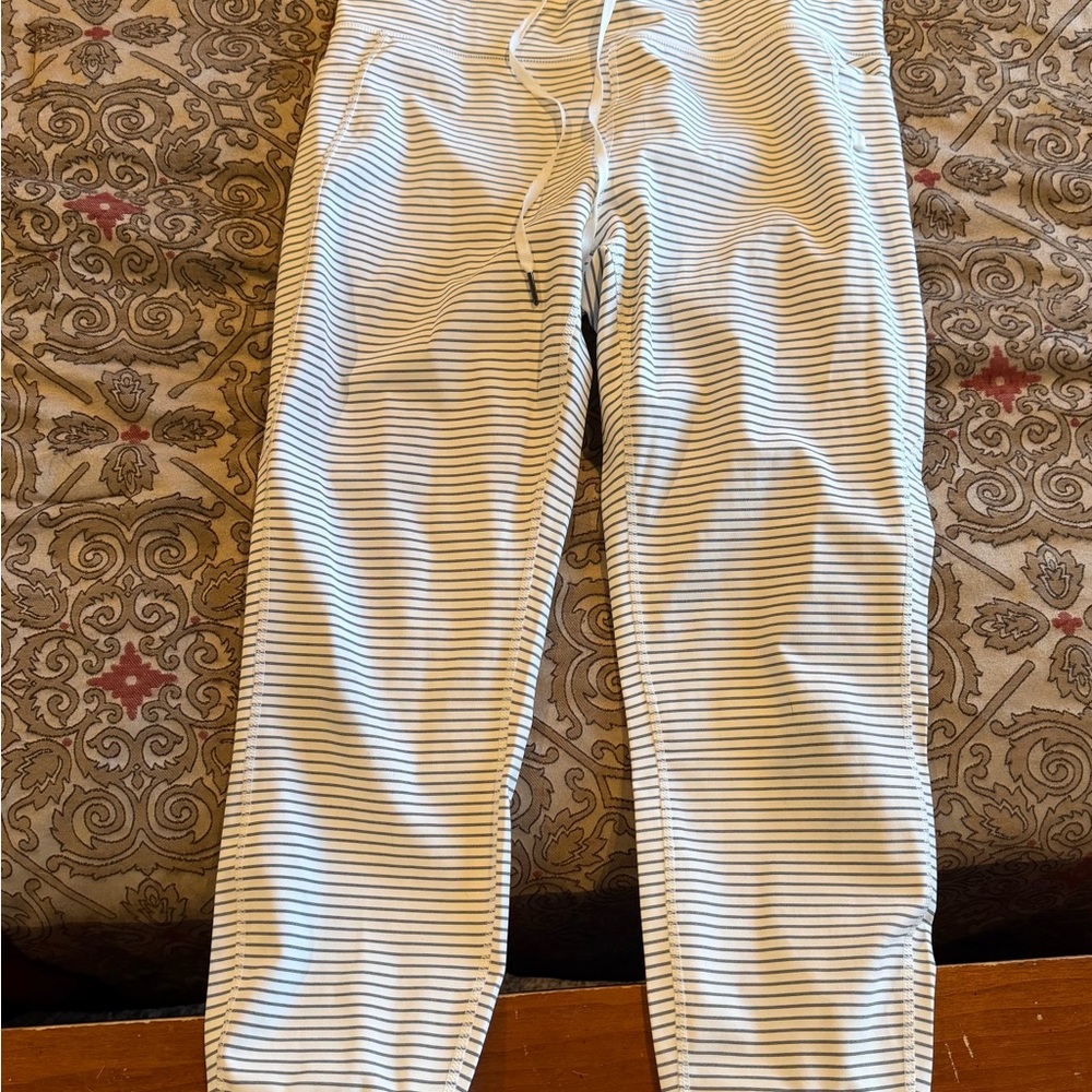 Like-new Halara high waisted striped leggings jogger 7/8 length Size Xl - Picture 4 of 7